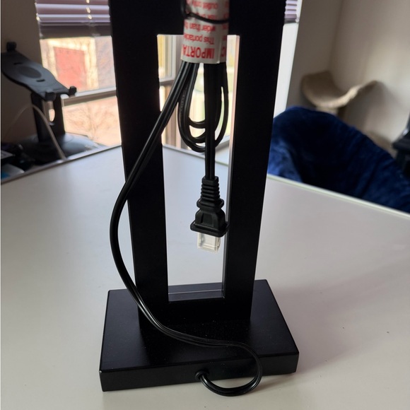 Sleek Black Table Lamp base - Picture 4 of 6